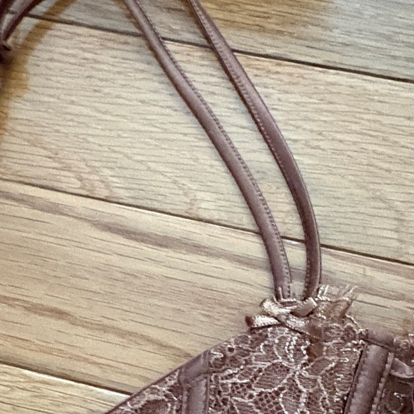 Victoria's Secret Brown Lace underwire bra - Picture 4 of 4